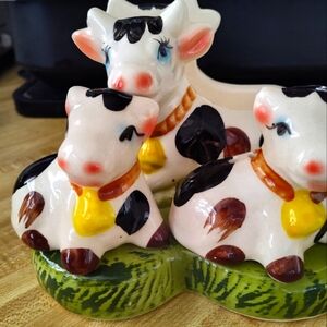 VTG Anthropomorphic Cow W/Baby's Salt and Pepper Shaker Napkin Holder Unbranded